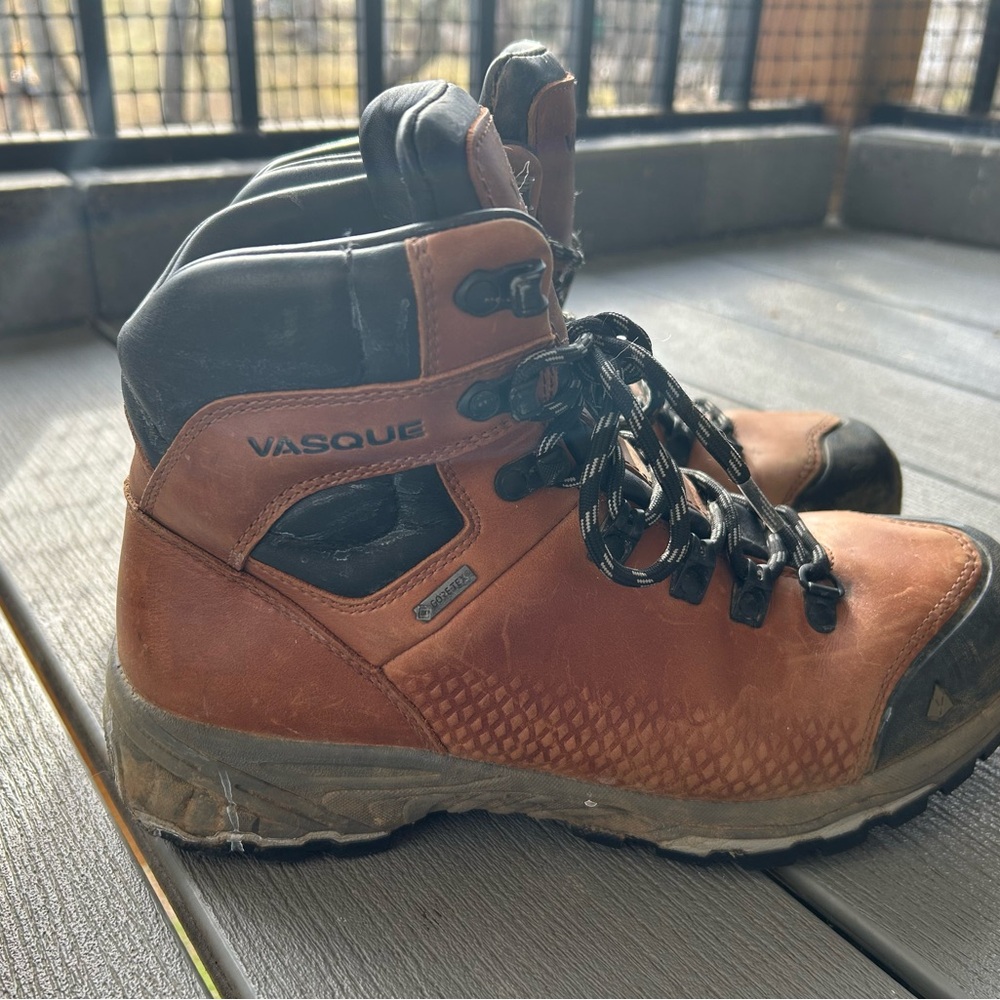 Vasque Women's Brown and Black Winter Boots